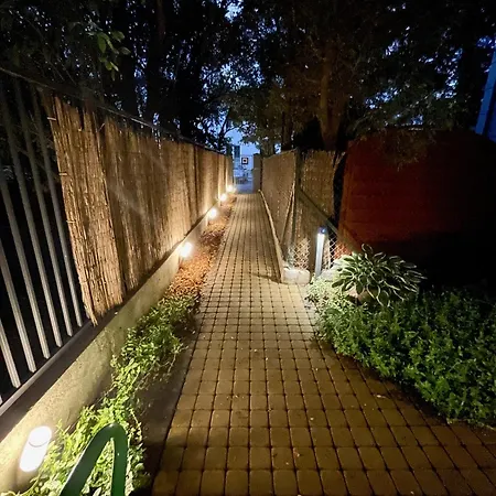 Beautiful In Mokotow Near Krolikarnia Park Varsó