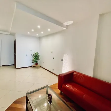 Beautiful In Mokotow Near Krolikarnia Park Varsó